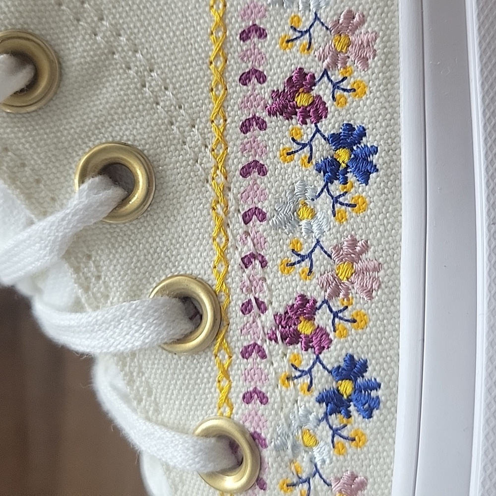 Converse White High-Top Sneakers with Classic Design - Picture 11 of 15